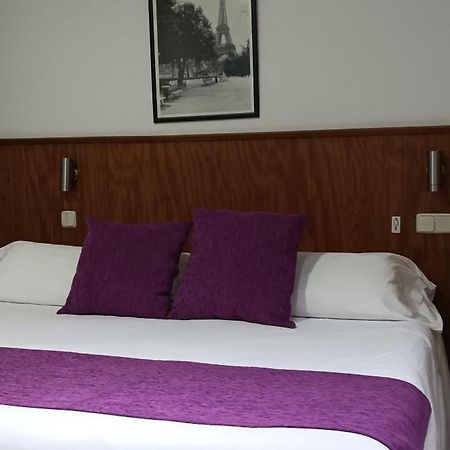 Hostal Dona Isabel Махадахонда Екстериор снимка