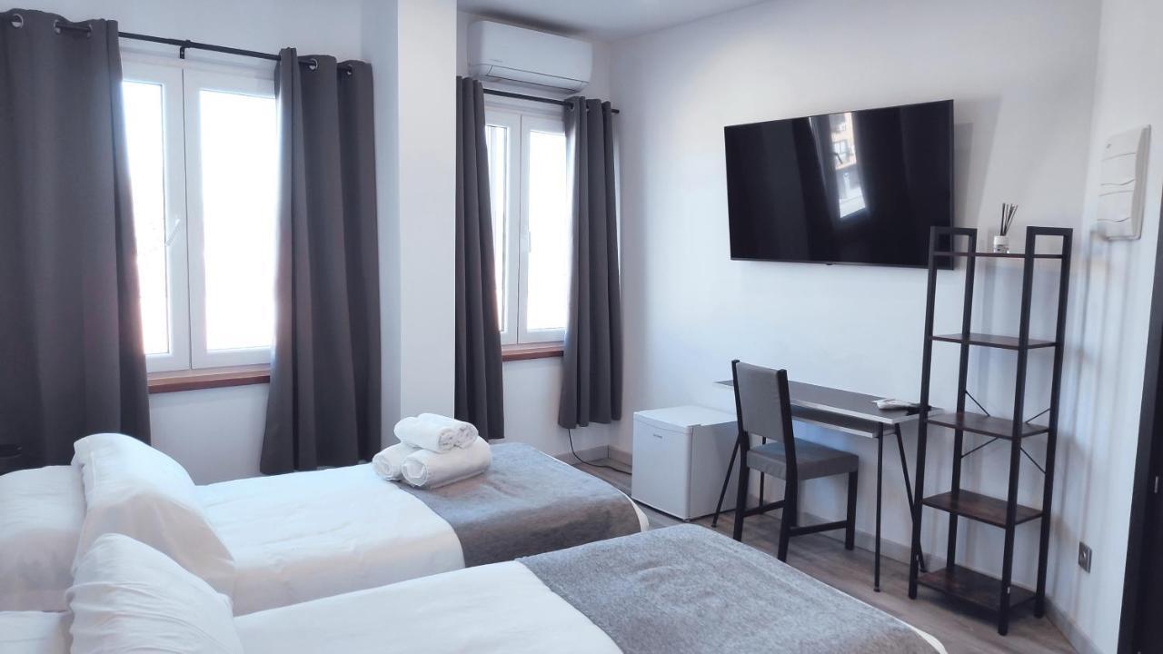 Hostal Dona Isabel Махадахонда Екстериор снимка