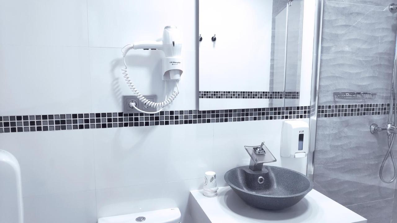 Hostal Dona Isabel Махадахонда Екстериор снимка