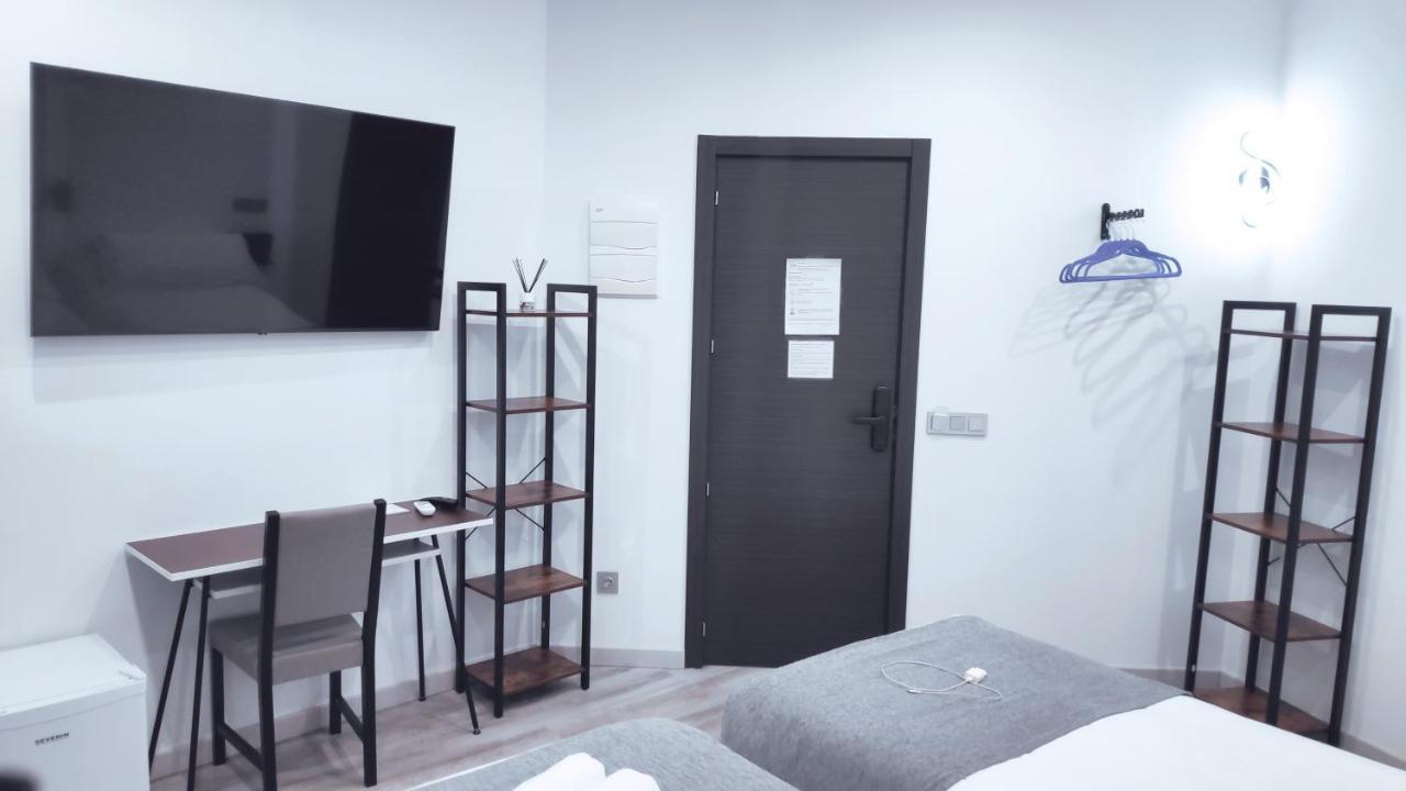Hostal Dona Isabel Махадахонда Екстериор снимка