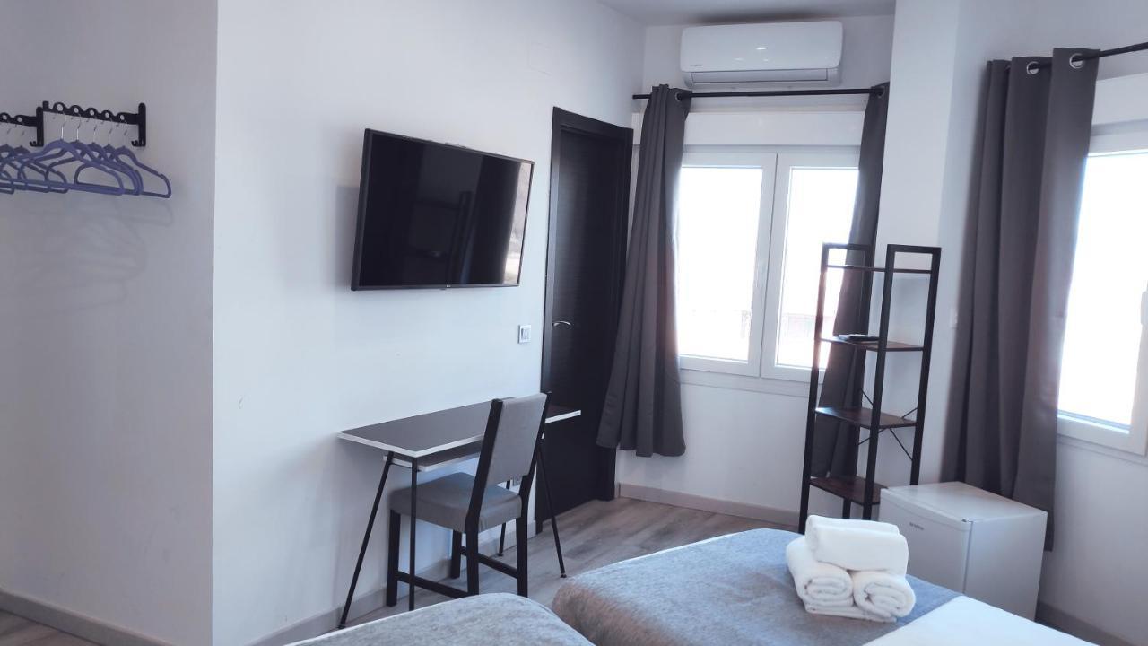 Hostal Dona Isabel Махадахонда Екстериор снимка