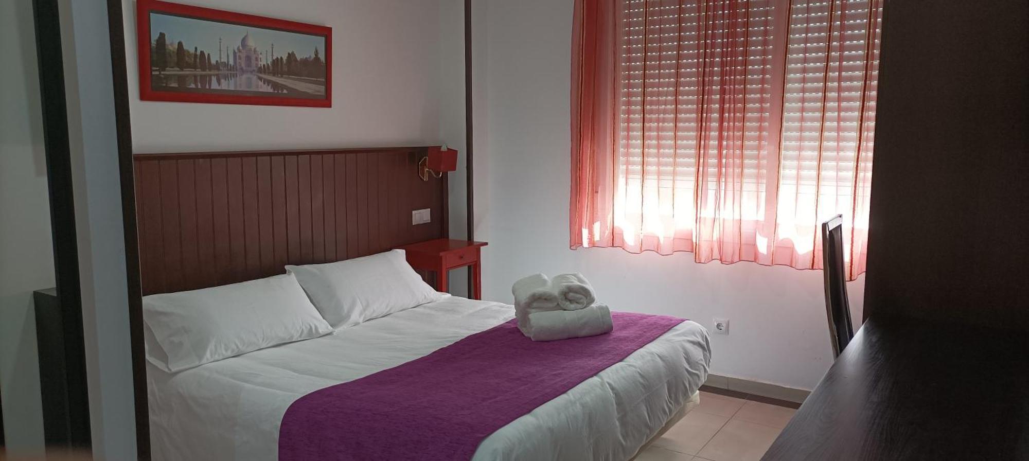 Hostal Dona Isabel Махадахонда Екстериор снимка