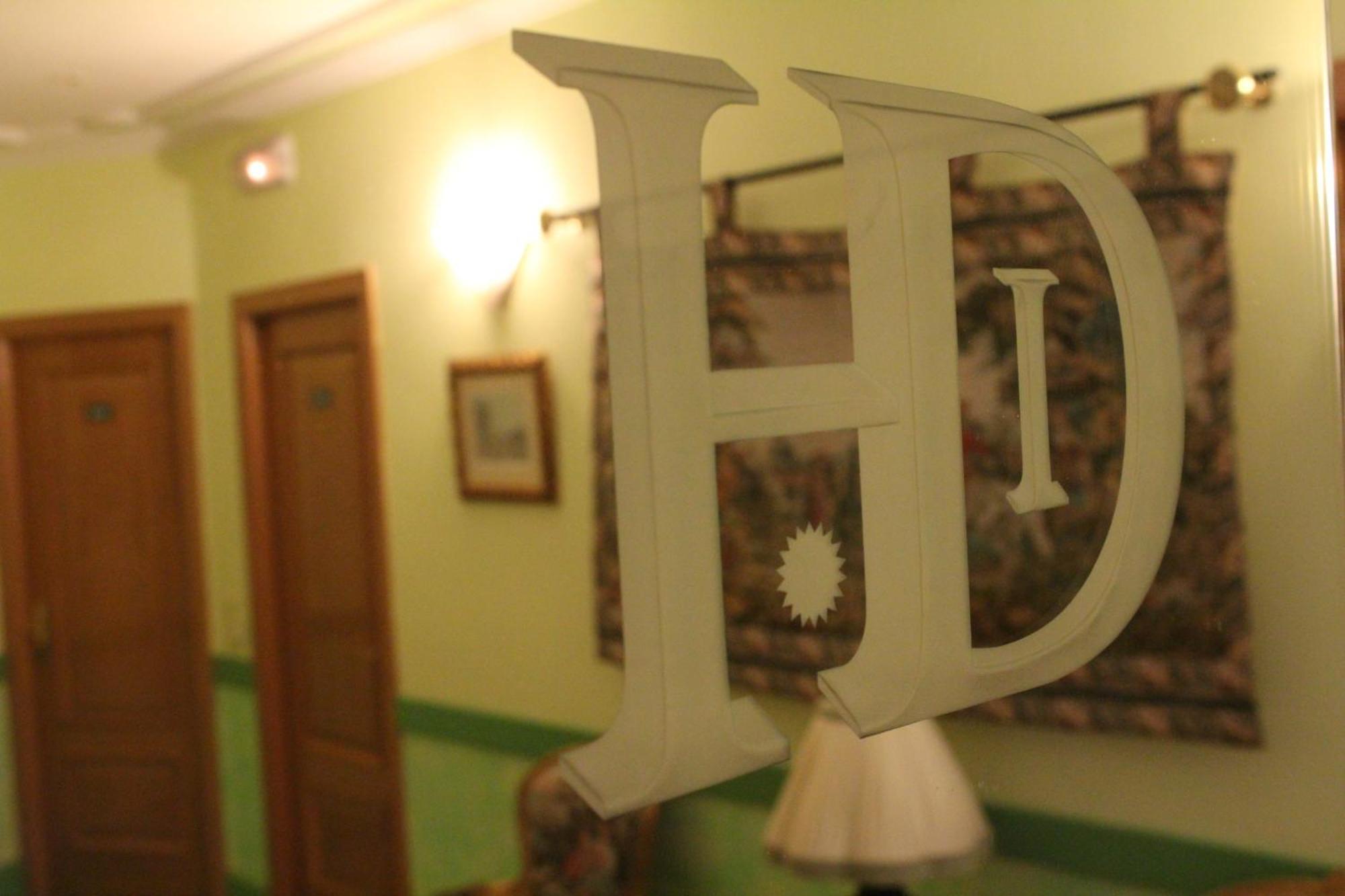 Hostal Dona Isabel Махадахонда Екстериор снимка