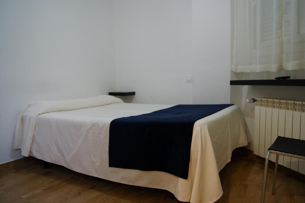 Hostal Dona Isabel Махадахонда Екстериор снимка