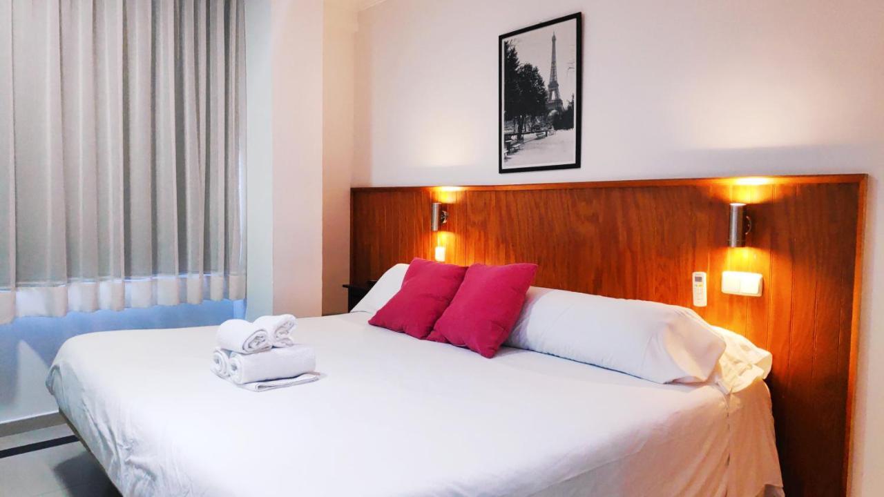 Hostal Dona Isabel Махадахонда Екстериор снимка