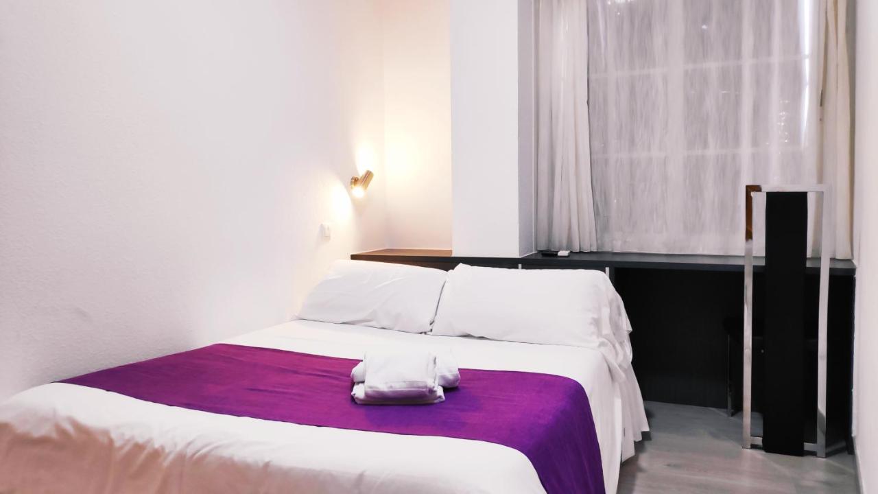 Hostal Dona Isabel Махадахонда Екстериор снимка