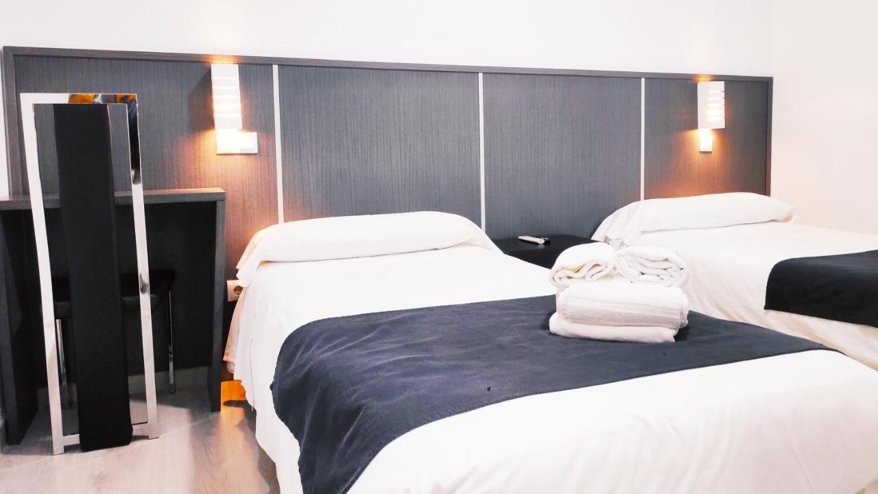 Hostal Dona Isabel Махадахонда Екстериор снимка