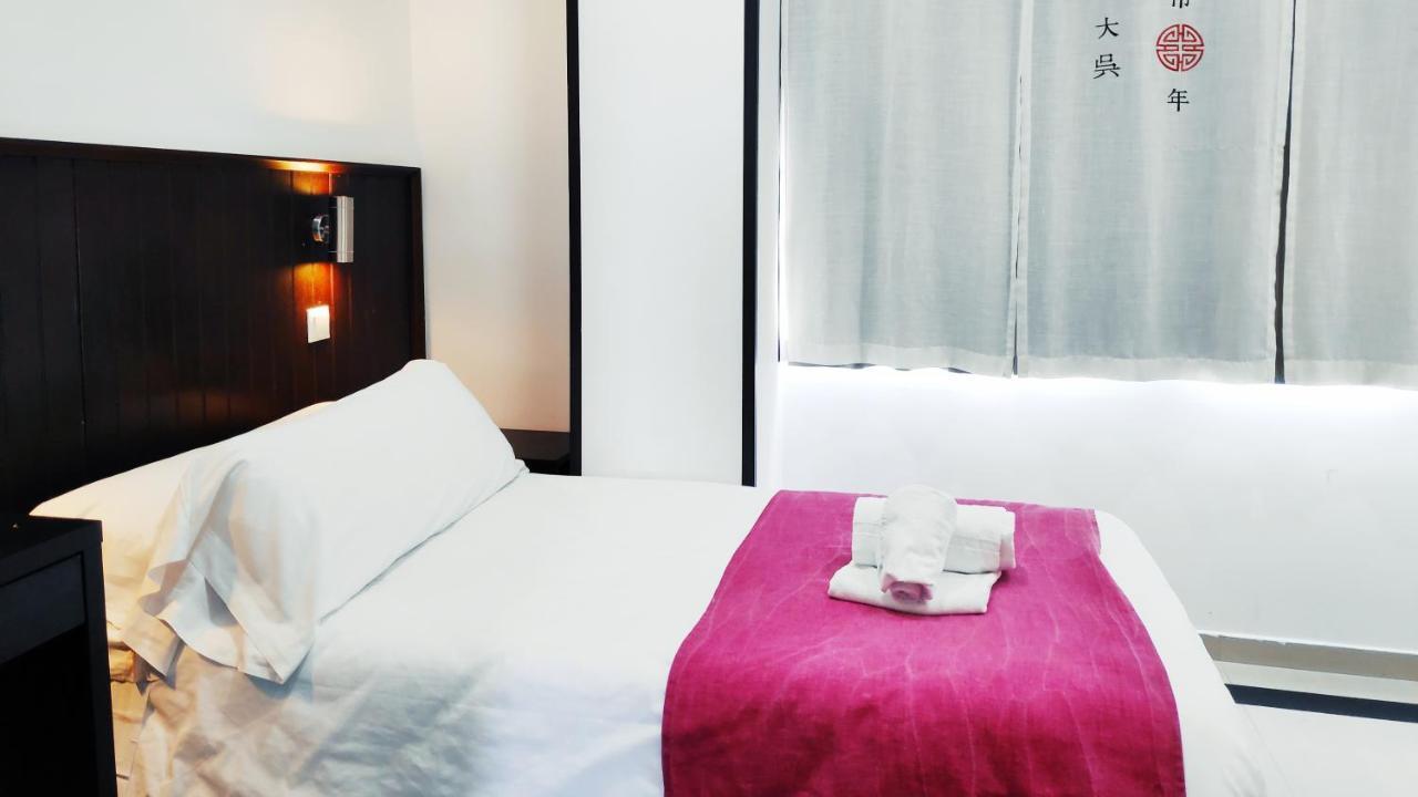 Hostal Dona Isabel Махадахонда Екстериор снимка