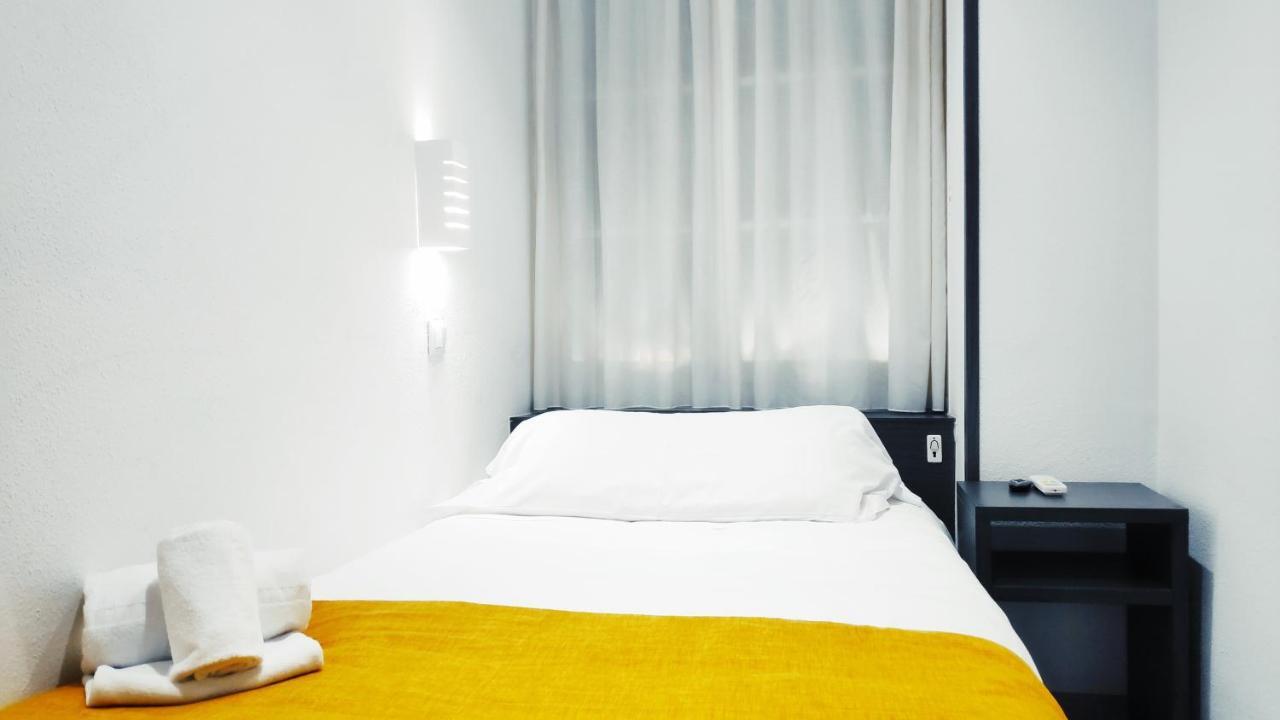 Hostal Dona Isabel Махадахонда Екстериор снимка
