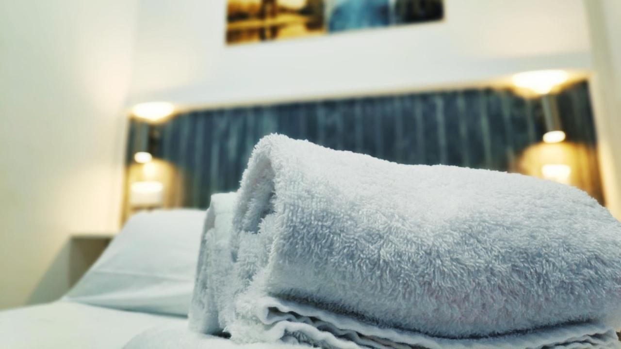 Hostal Dona Isabel Махадахонда Екстериор снимка